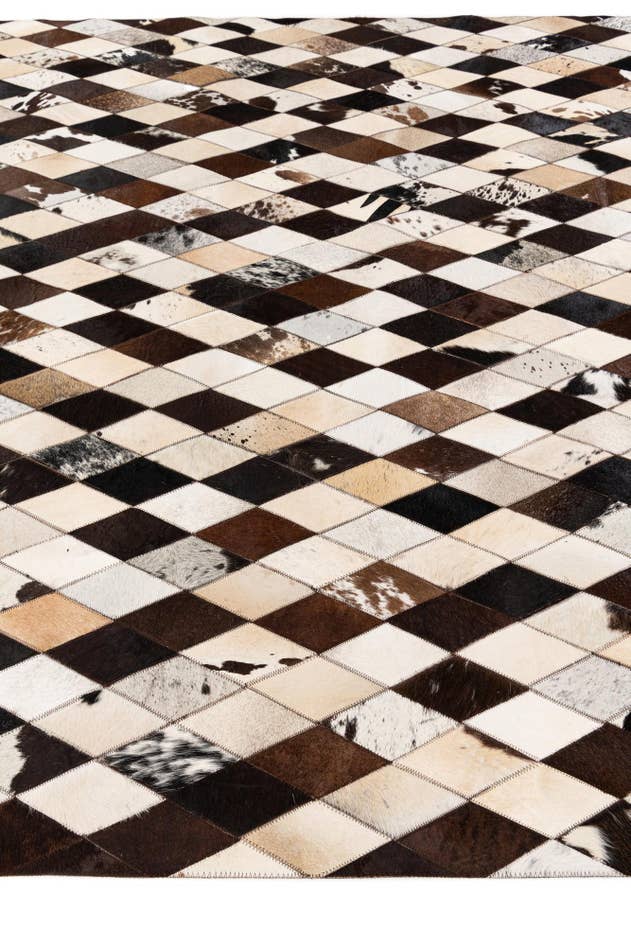 Detail image of 6' 7 x 9' 10 Cowhide Stocks Rug