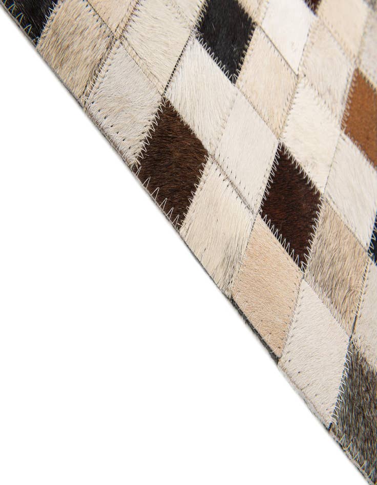 Detail image of 5' x 7' 10 Cowhide Stocks Rug