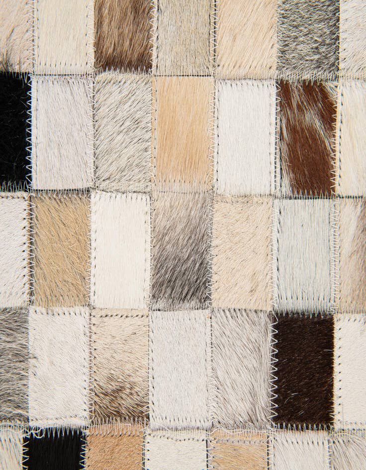 Detail image of 5' x 7' 10 Cowhide Stocks Rug