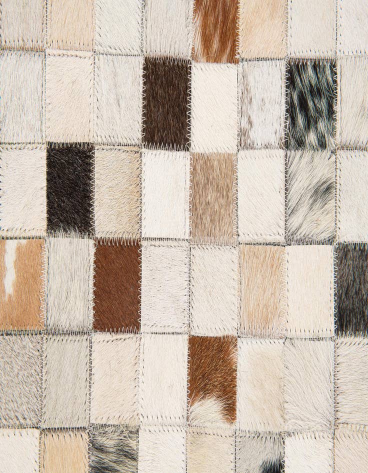 Detail image of 5' x 7' 10 Cowhide Stocks Rug