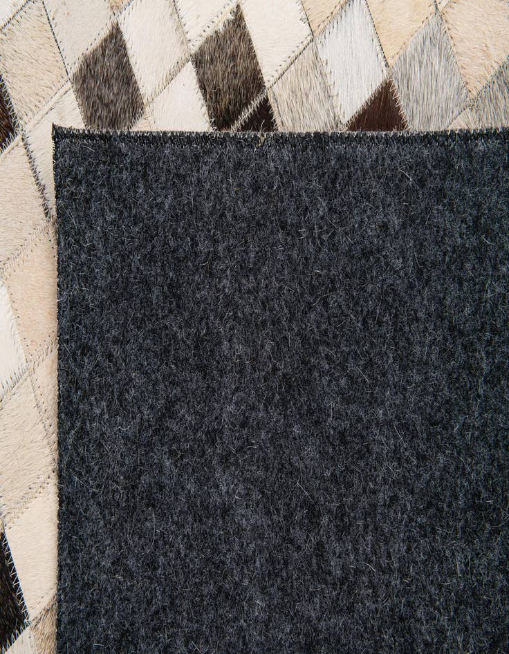 Detail image of 5' x 7' 10 Cowhide Stocks Rug
