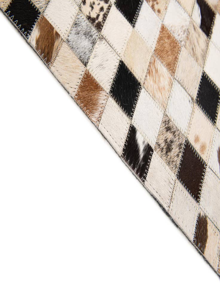 Detail image of 5' x 7' 10 Cowhide Stocks Rug