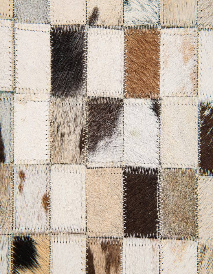 Detail image of 5' x 7' 10 Cowhide Stocks Rug