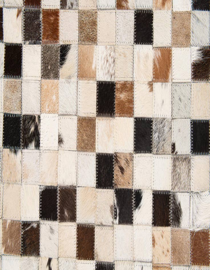 Detail image of 5' x 7' 10 Cowhide Stocks Rug