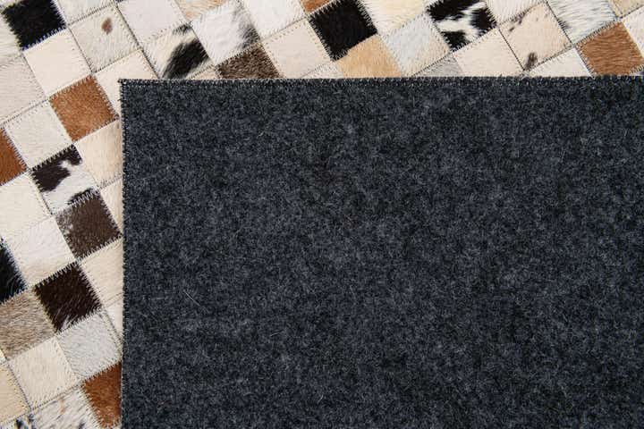 5' x 7' 10 Cowhide Stocks Rug