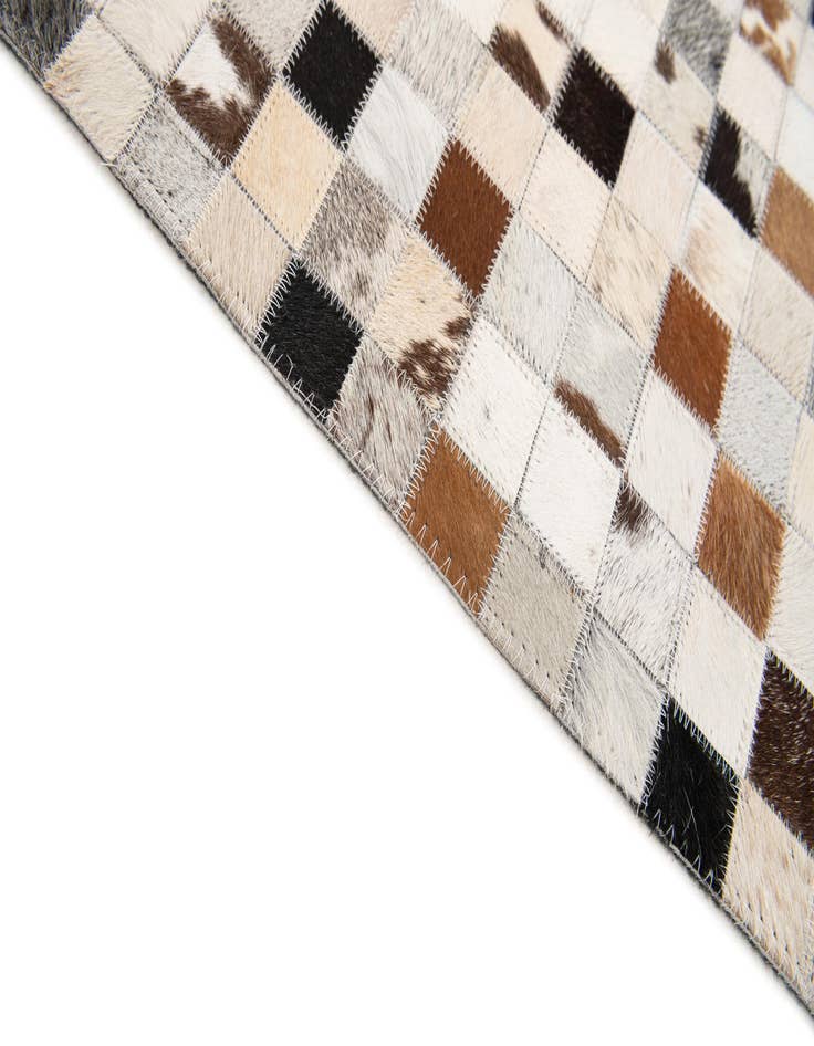 Detail image of 5' x 7' 10 Cowhide Stocks Rug