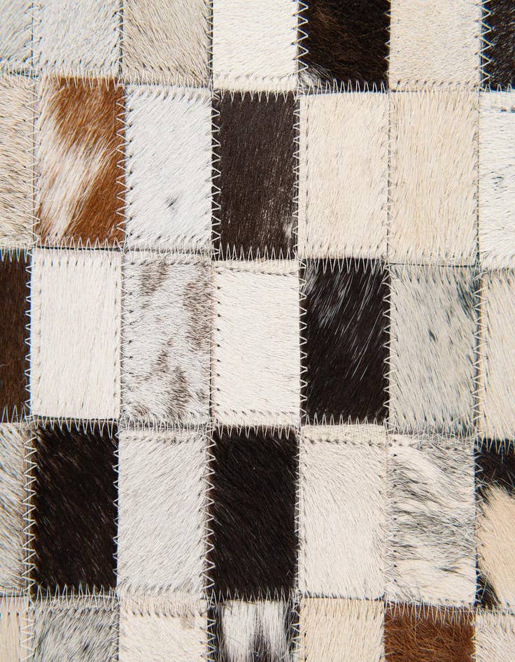 Detail image of 5' x 7' 10 Cowhide Stocks Rug