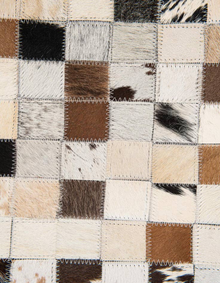 Detail image of 5' x 7' 10 Cowhide Stocks Rug