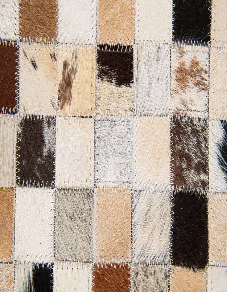 Detail image of 5' x 7' 10 Cowhide Stocks Rug