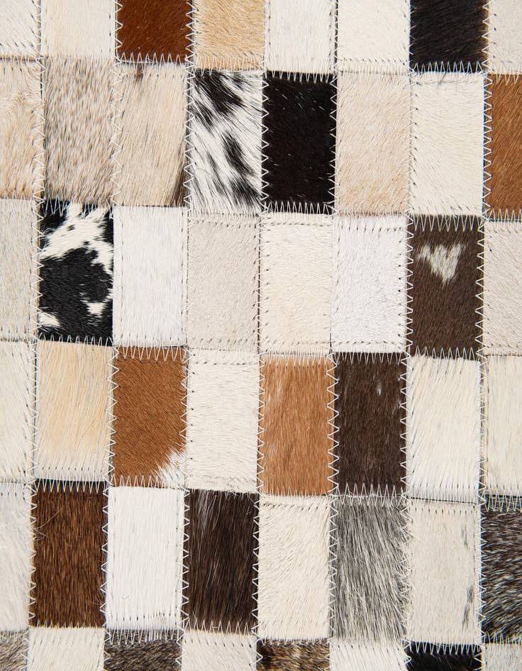 Detail image of 5' x 7' 10 Cowhide Stocks Rug
