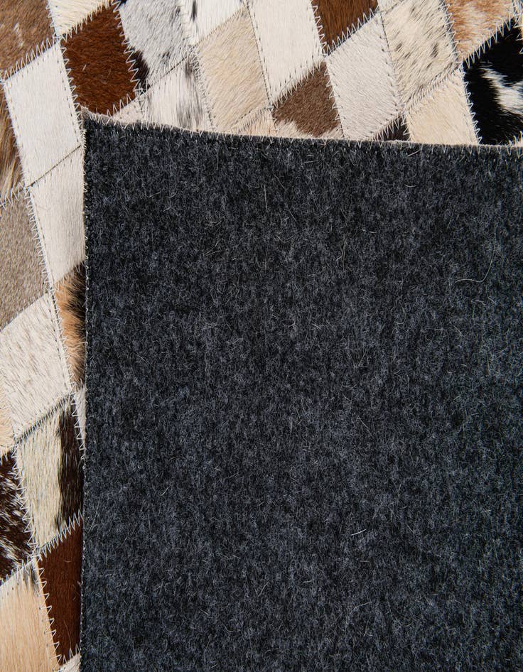 Detail image of 5' x 7' 10 Cowhide Stocks Rug