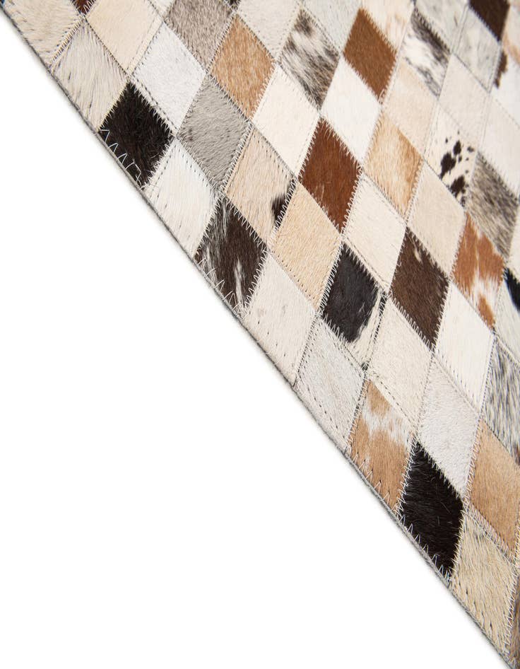 Detail image of 5' x 7' 10 Cowhide Stocks Rug
