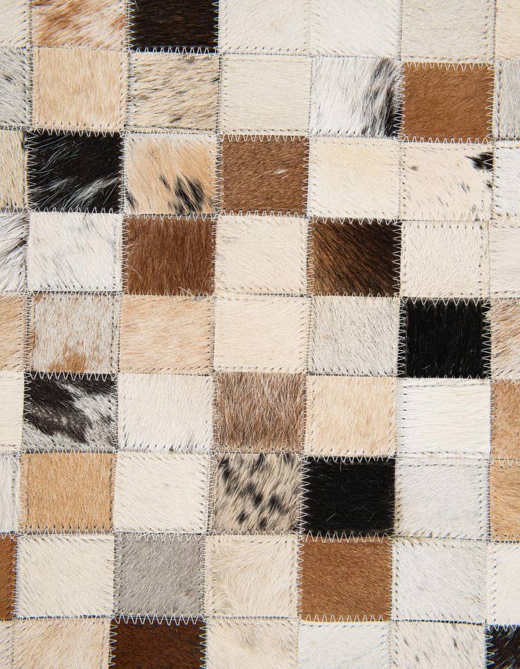 Detail image of 5' x 7' 10 Cowhide Stocks Rug