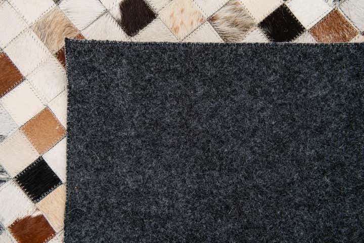 5' x 7' 10 Cowhide Stocks Rug
