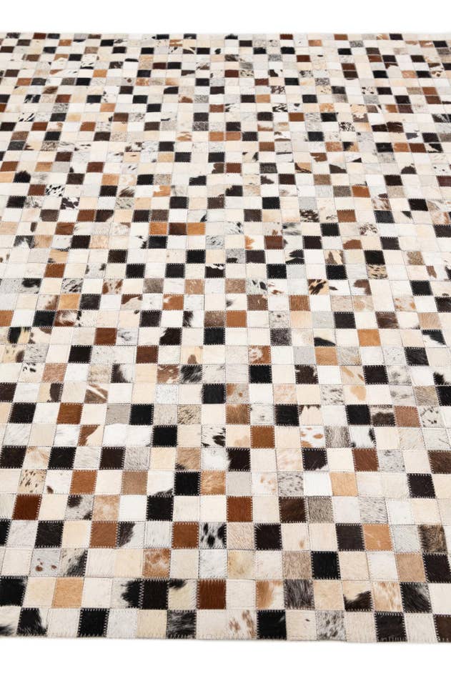 Detail image of 5' x 7' 10 Cowhide Stocks Rug