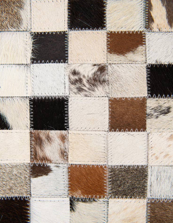 Detail image of 5' x 7' 10 Cowhide Stocks Rug