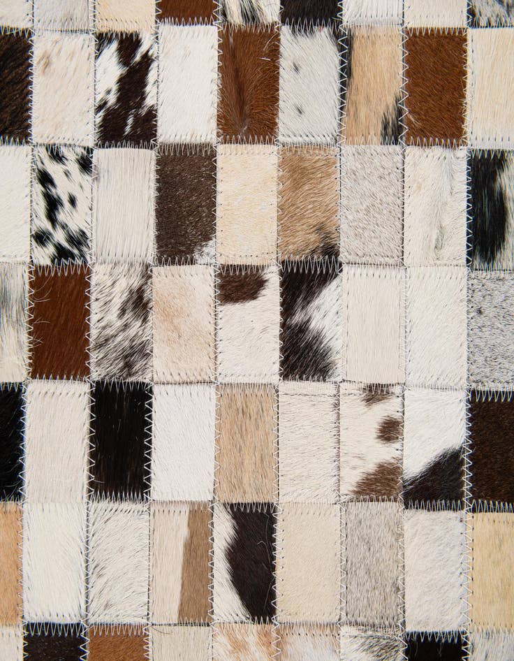 Detail image of 5' x 7' 10 Cowhide Stocks Rug
