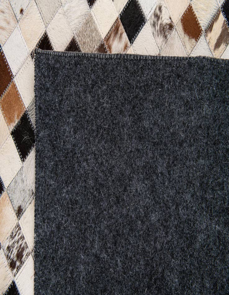 Detail image of 5' x 7' 10 Cowhide Stocks Rug