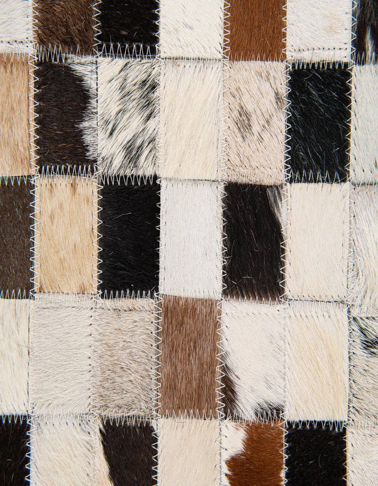 Detail image of 5' x 7' 10 Cowhide Stocks Rug