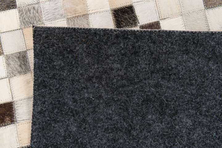 5' x 8' Cowhide Stocks Rug