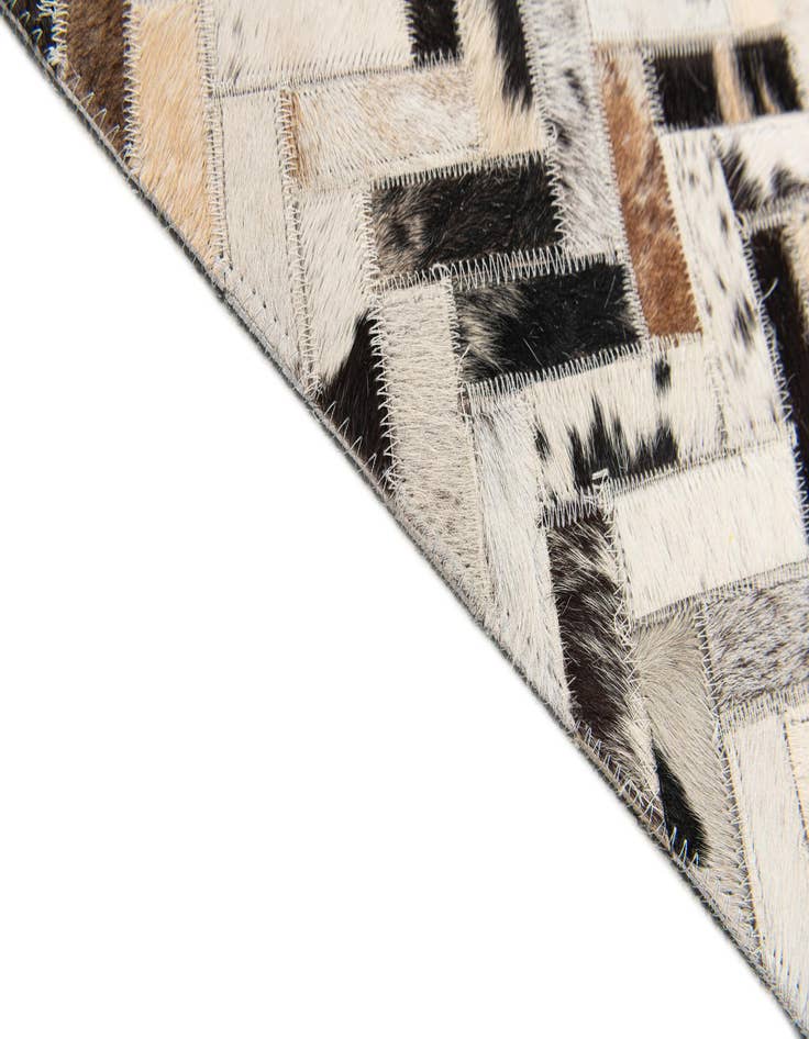 Detail image of 5' x 8' 1 Cowhide Stocks Rug