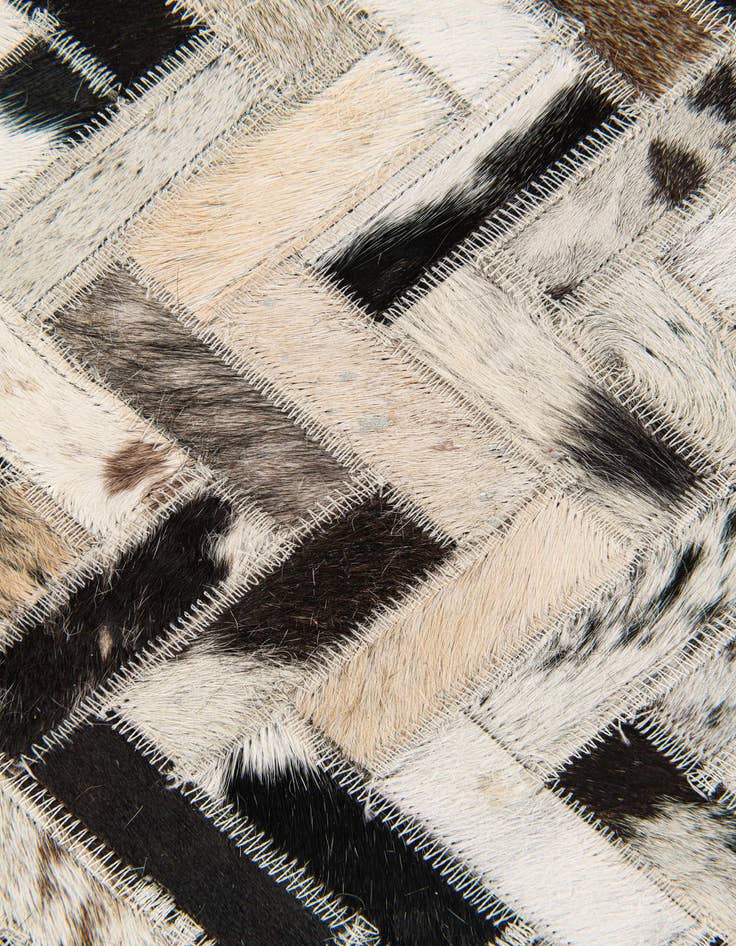 Detail image of 5' x 8' 1 Cowhide Stocks Rug