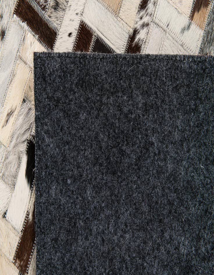 Detail image of 5' x 8' 1 Cowhide Stocks Rug