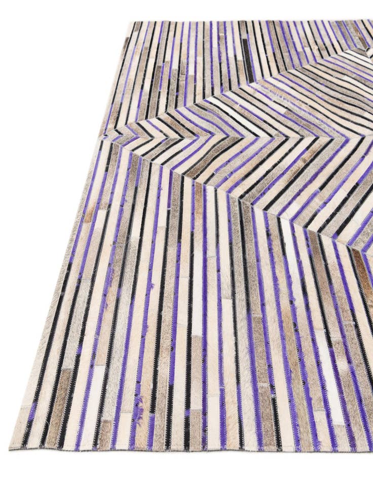 Detail image of 5' x 7' 10 Cowhide Stocks Rug