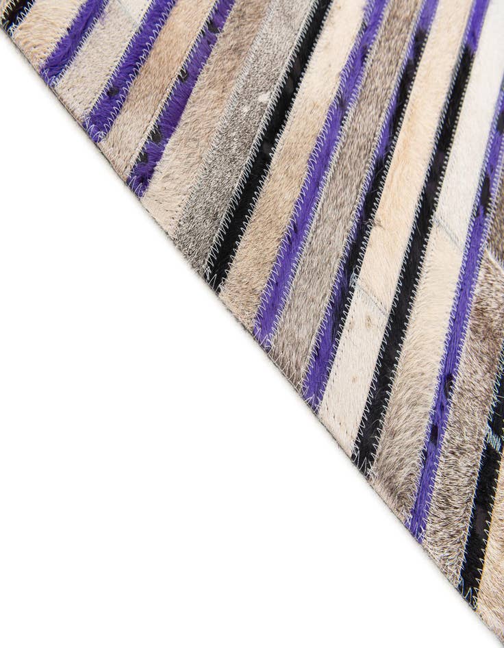 Detail image of 5' x 7' 10 Cowhide Stocks Rug