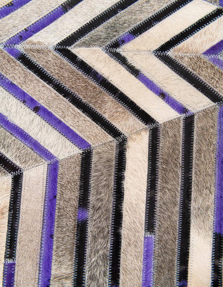 Detail image of 5' x 7' 10 Cowhide Stocks Rug