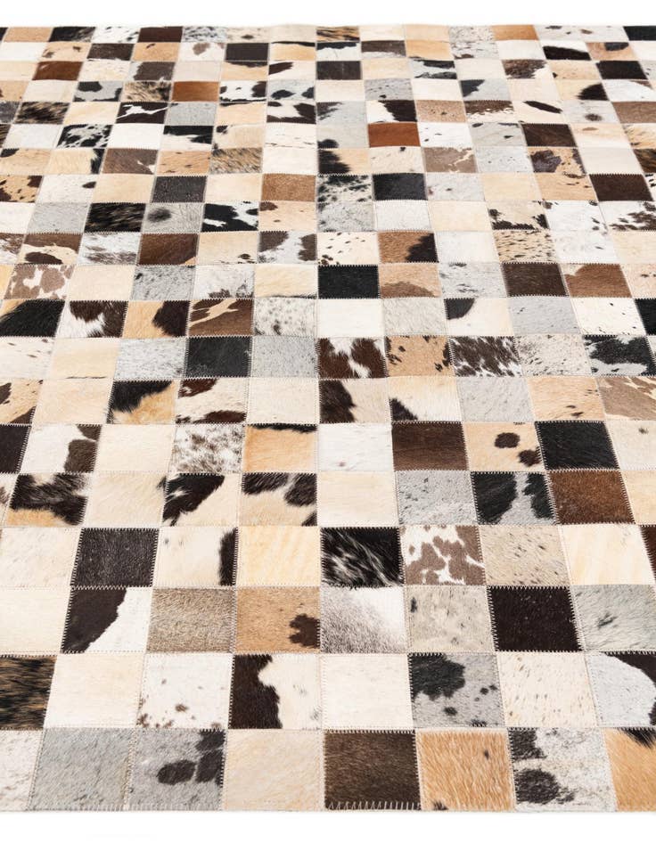 Detail image of 5' x 7' 10 Cowhide Stocks Rug