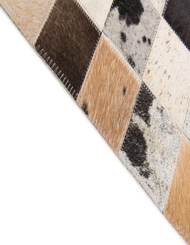 Detail image of 5' x 7' 10 Cowhide Stocks Rug