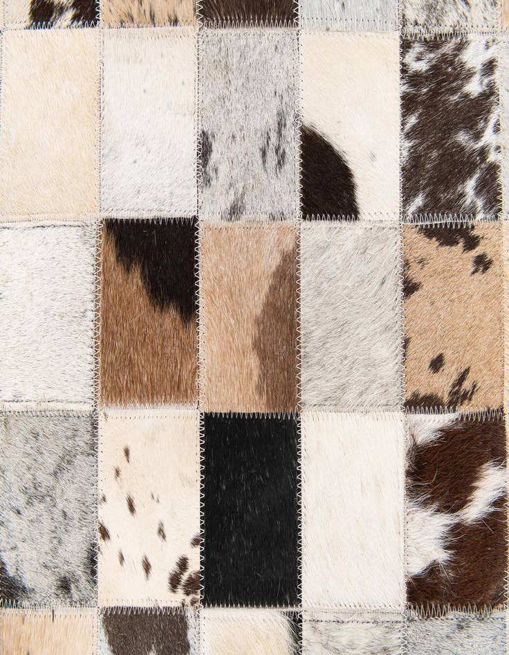 Detail image of 5' x 7' 10 Cowhide Stocks Rug