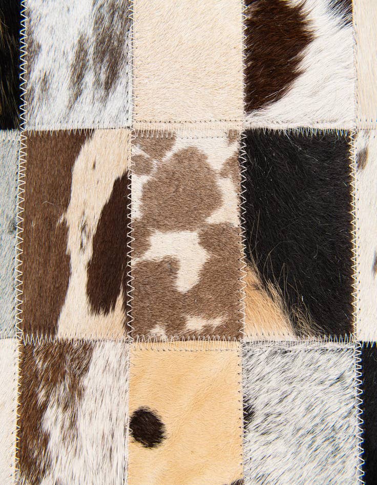 Detail image of 5' x 7' 10 Cowhide Stocks Rug