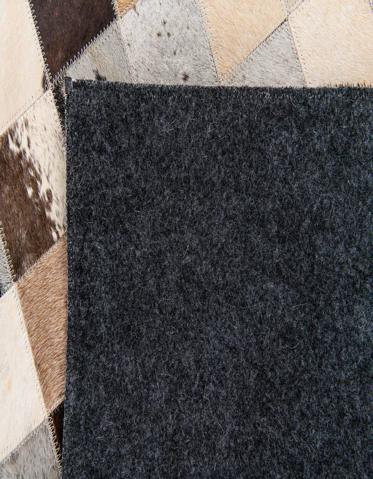 Detail image of 5' x 7' 10 Cowhide Stocks Rug