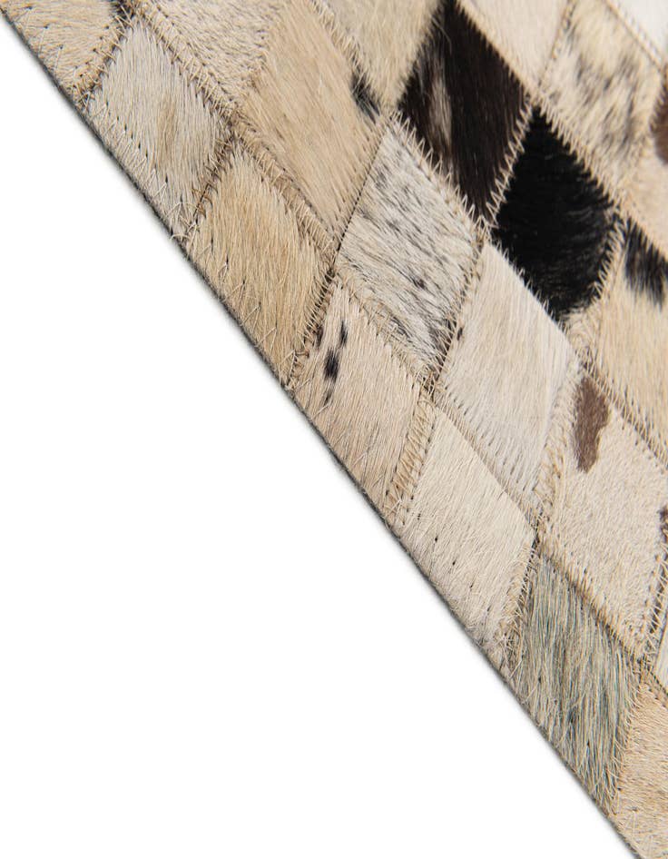 Detail image of 5' x 7' 10 Cowhide Stocks Rug