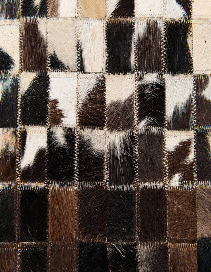 Detail image of 5' x 7' 10 Cowhide Stocks Rug