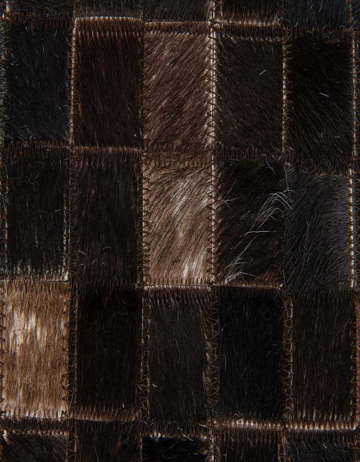 Detail image of 5' x 7' 10 Cowhide Stocks Rug
