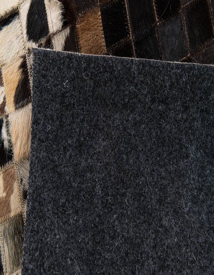 Detail image of 5' x 7' 10 Cowhide Stocks Rug