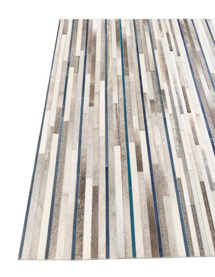 Detail image of 5' x 7' 10 Cowhide Stocks Rug