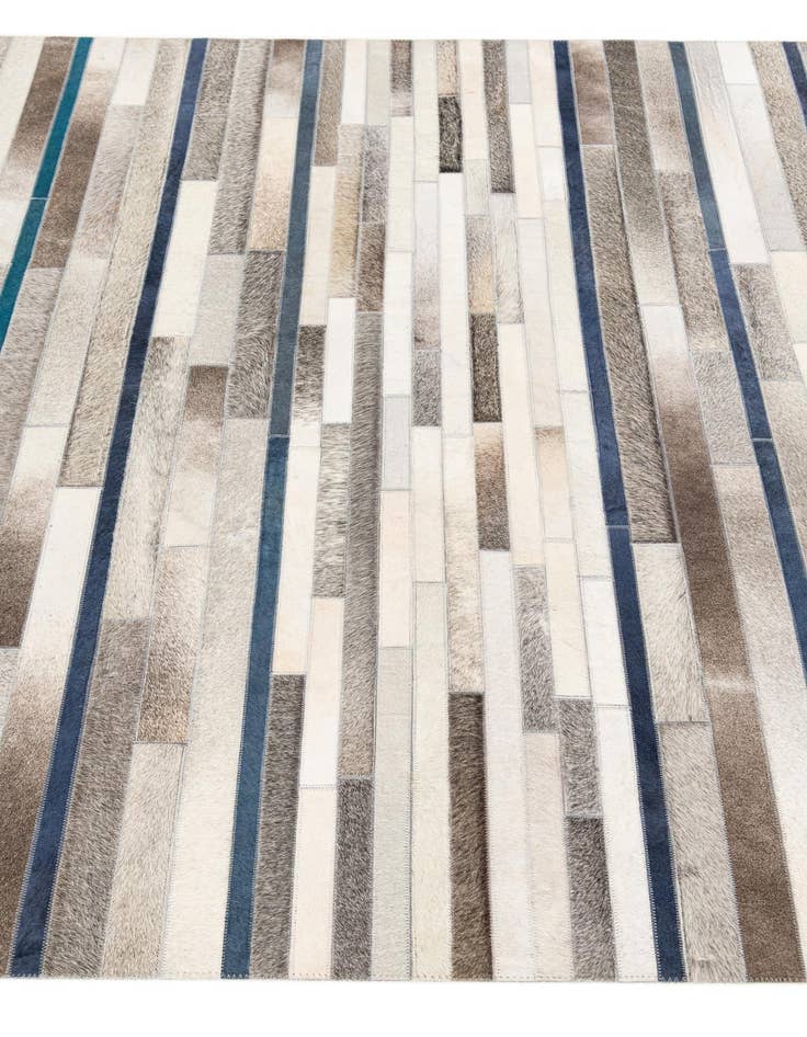 Detail image of 5' x 7' 10 Cowhide Stocks Rug