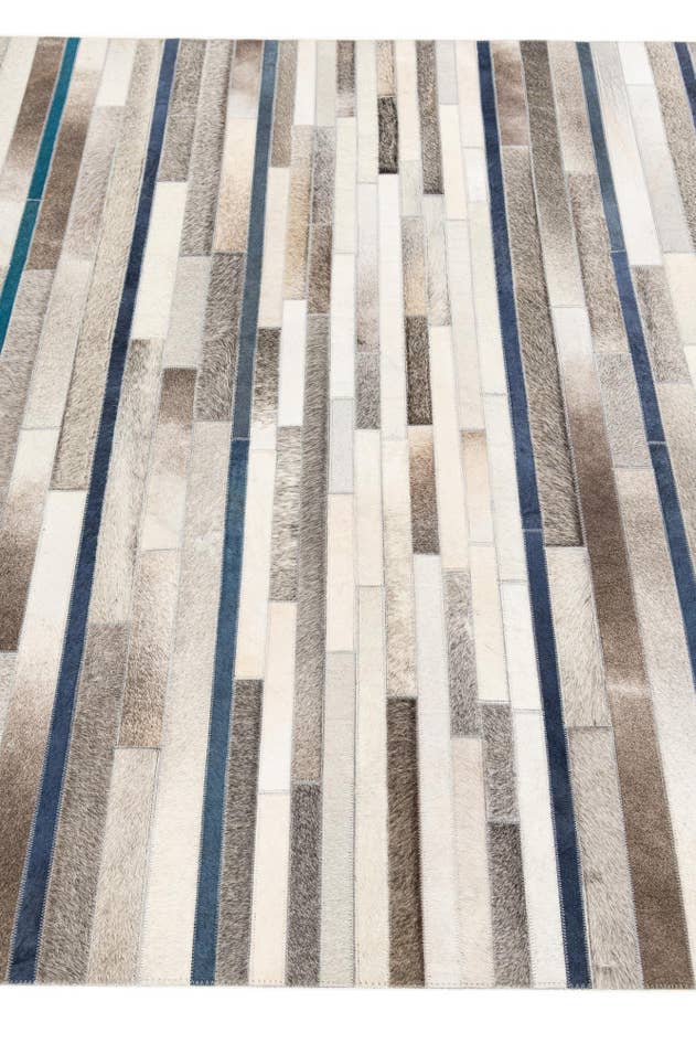 Detail image of 5' x 7' 10 Cowhide Stocks Rug