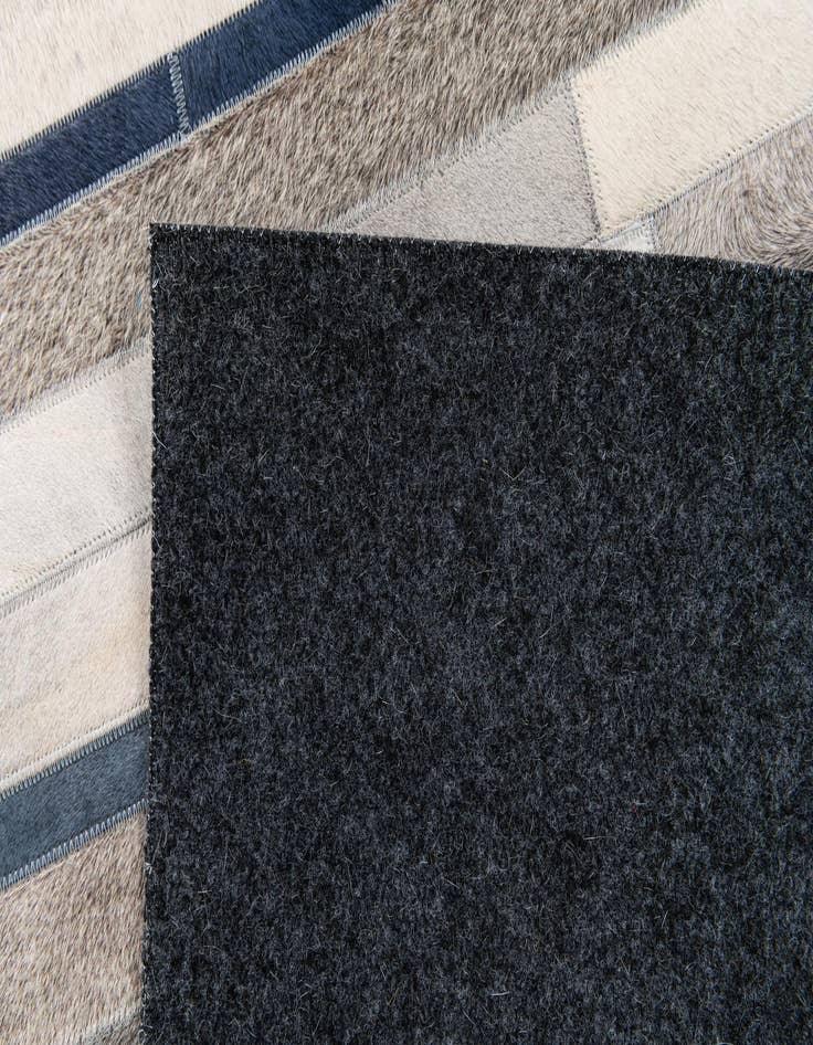 Detail image of 5' x 7' 10 Cowhide Stocks Rug