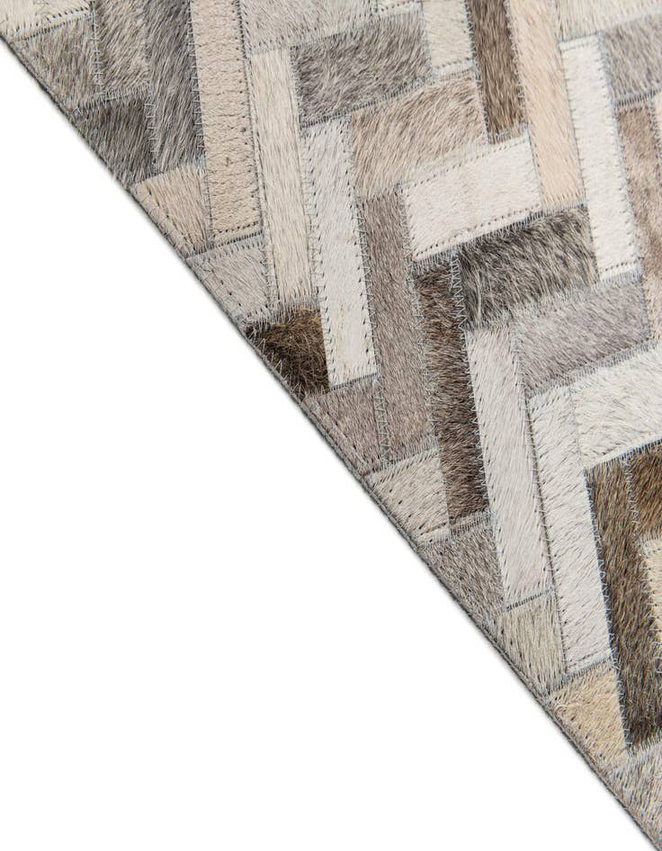 Detail image of 5' x 7' 11 Cowhide Stocks Rug