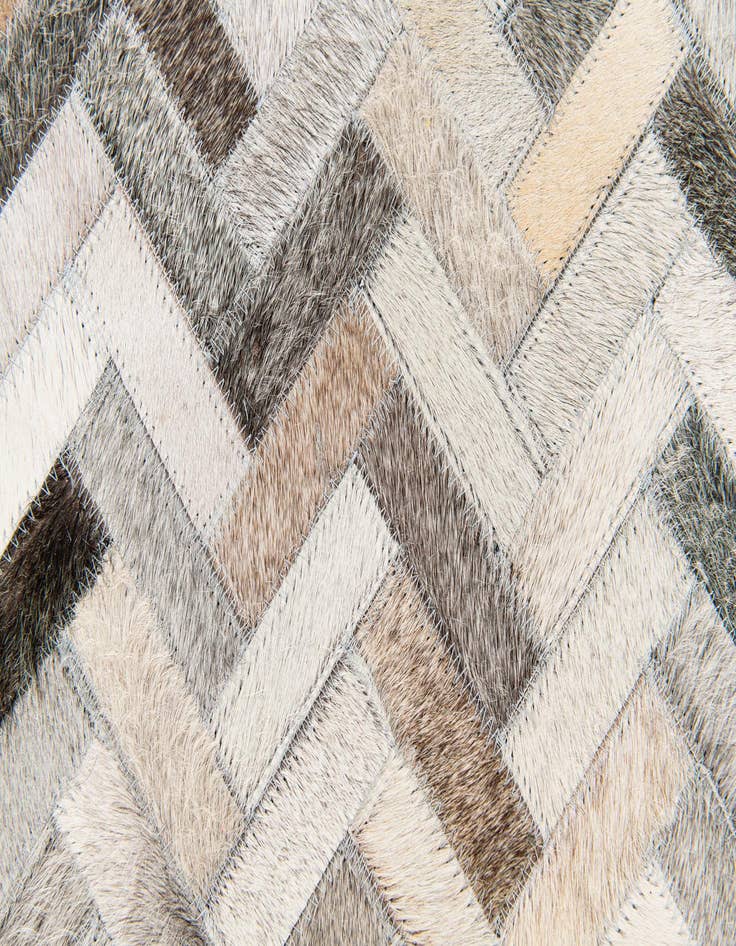 Detail image of 5' x 7' 11 Cowhide Stocks Rug