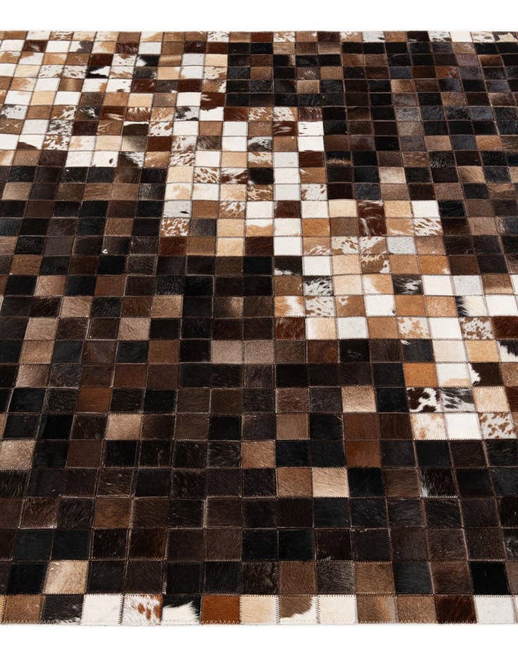 Detail image of 5' x 7' 10 Cowhide Stocks Rug