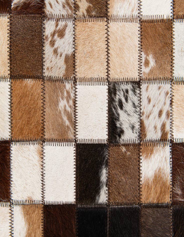 Detail image of 5' x 7' 10 Cowhide Stocks Rug