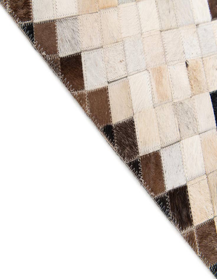 Detail image of 5' x 7' 10 Cowhide Stocks Rug