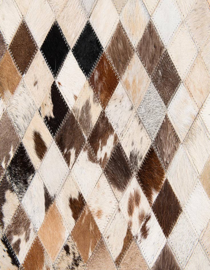 Detail image of 5' x 7' 10 Cowhide Stocks Rug