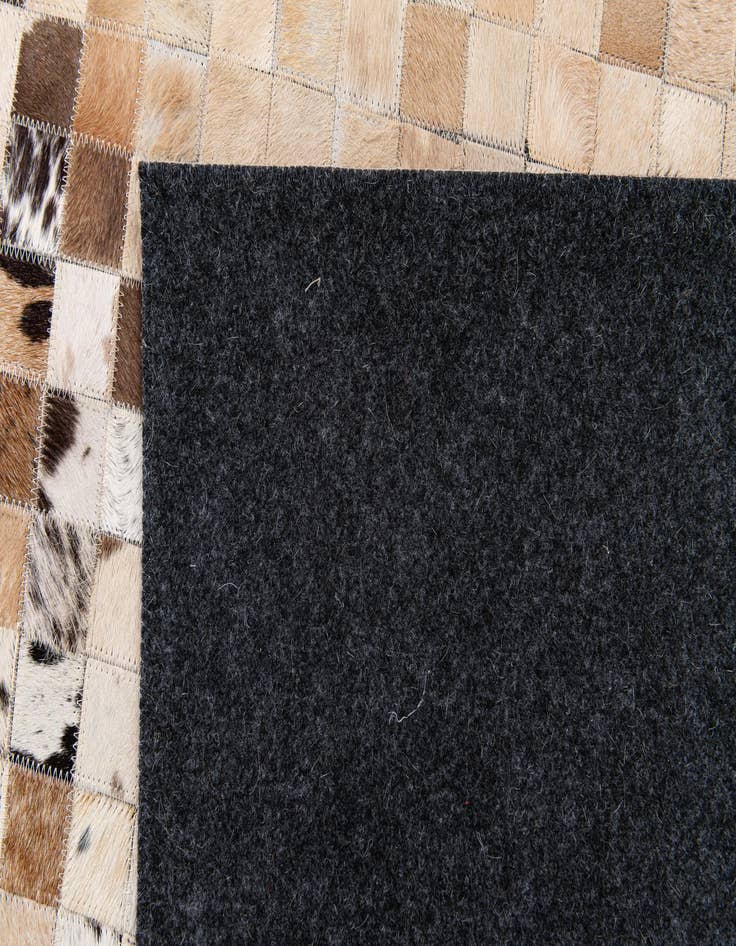 Detail image of 5' x 7' 10 Cowhide Stocks Rug